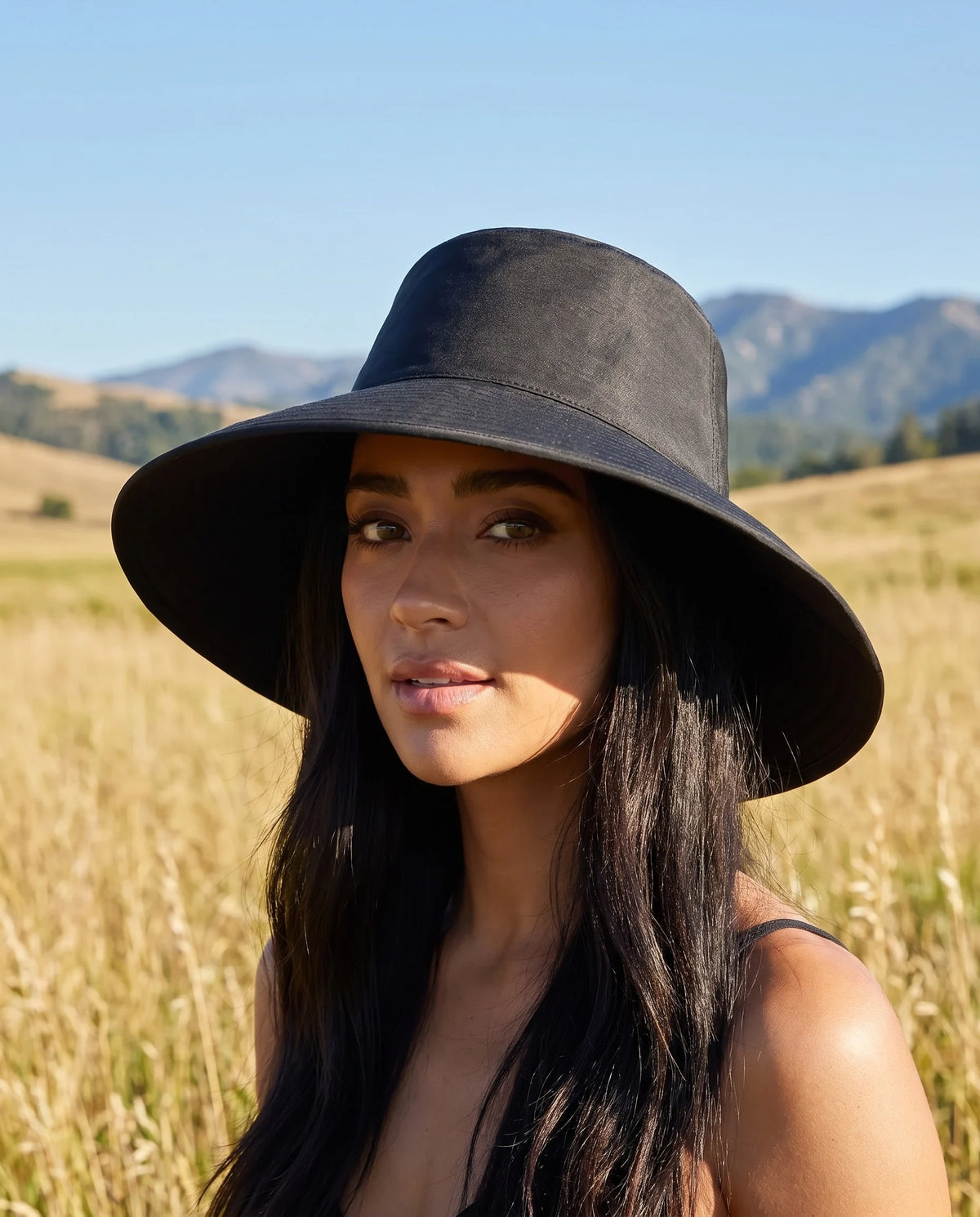 Lubelly Black Wide Brim Canvas Bucket Hat