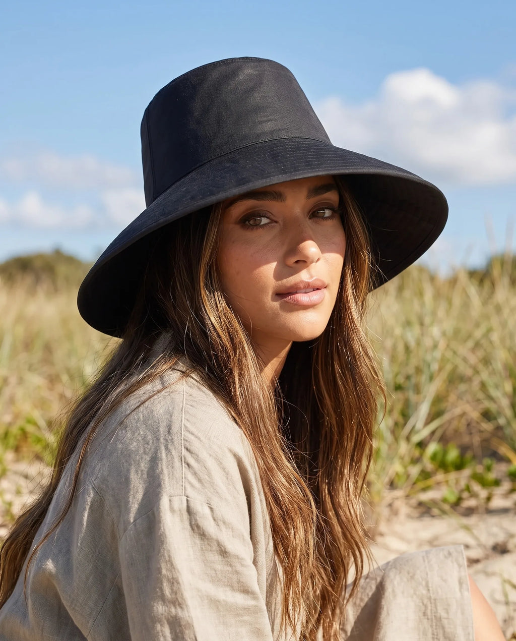 Lubelly Black Wide Brim Canvas Bucket Hat